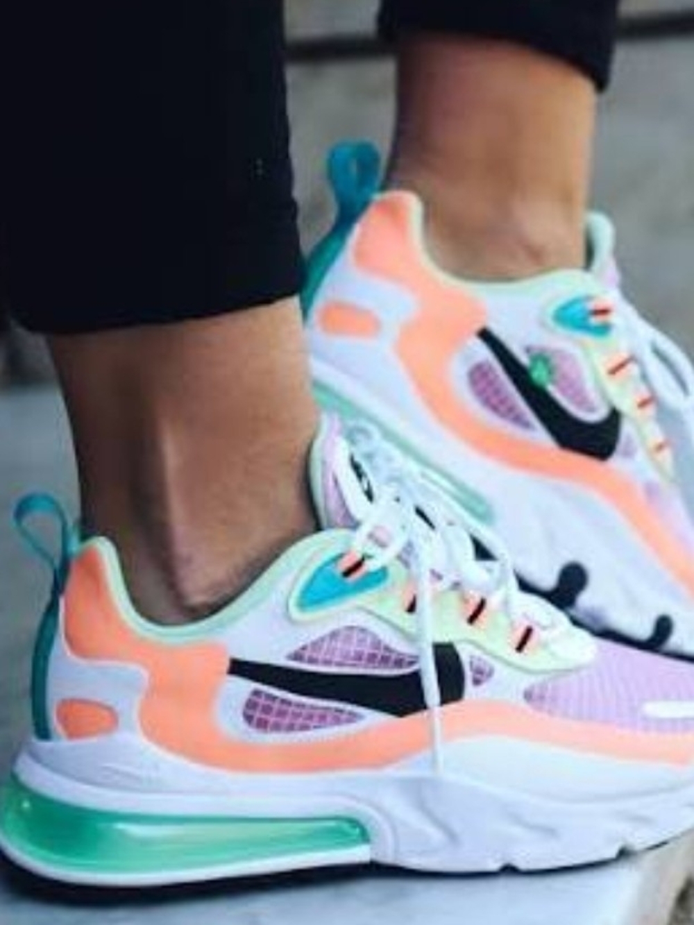 Nike AirMax 270 React SE Comfort/Athletic Lifestyle Shoes Size 8.5 for Women - Picture 2 of 14
